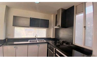 ARRIENDO  CASA DE TRES NIVELES  CON JARDN PRIVADO EN CHA