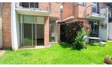ARRIENDO  CASA DE TRES NIVELES  CON JARDN PRIVADO EN CHA
