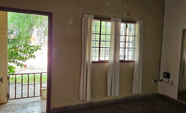 Casa de 2 dormitorios, mas dependencias
