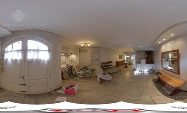 Chalet con piscina en Remedios de Escalada - Pedí el tour 360°