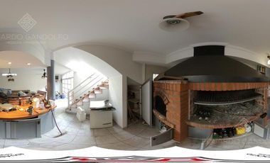 Chalet con piscina en Remedios de Escalada - Pedí el tour 360°