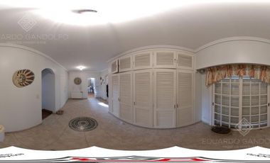 Chalet con piscina en Remedios de Escalada - Pedí el tour 360°