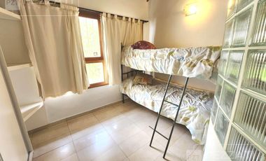 Casa en  alquiler por 24 meses. Z/ Stella Maris. 3 dormitorios. Escritorio . Parque. Garage doble. Playroom