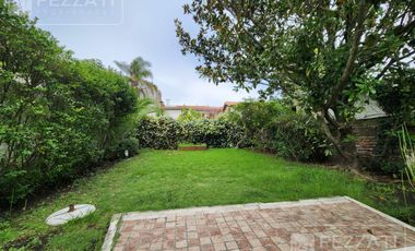 Casa en  alquiler por 24 meses. Z/ Stella Maris. 3 dormitorios. Escritorio . Parque. Garage doble. Playroom