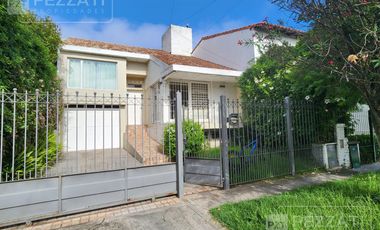 Casa en  alquiler por 24 meses. Z/ Stella Maris. 3 dormitorios. Escritorio . Parque. Garage doble. Playroom