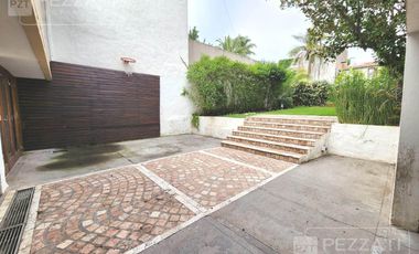 Casa en  alquiler por 24 meses. Z/ Stella Maris. 3 dormitorios. Escritorio . Parque. Garage doble. Playroom