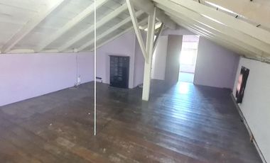 Depto de 3 ambientes con altillo y patio con parrilla –En Venta