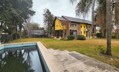 Casa de 2 dormitorios con pileta y gran jardín en  Country Club Logaritmo