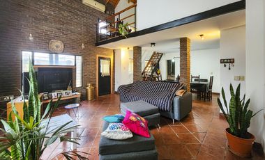 Casa de 2 dormitorios con pileta y gran jardín en  Country Club Logaritmo