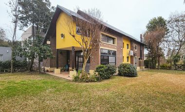 Casa de 2 dormitorios con pileta y gran jardín en  Country Club Logaritmo