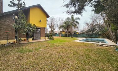 Casa de 2 dormitorios con pileta y gran jardín en  Country Club Logaritmo