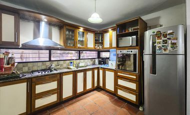 Casa de 2 dormitorios con pileta y gran jardín en  Country Club Logaritmo