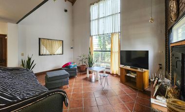Casa de 2 dormitorios con pileta y gran jardín en  Country Club Logaritmo