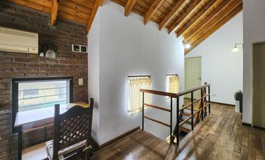 Casa de 2 dormitorios con pileta y gran jardín en  Country Club Logaritmo