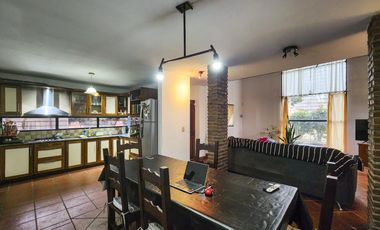 Casa de 2 dormitorios con pileta y gran jardín en  Country Club Logaritmo