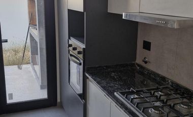 Rincones de Manantiales Casa a estrenar 2 dorm, jardín, galería y cochera pasante