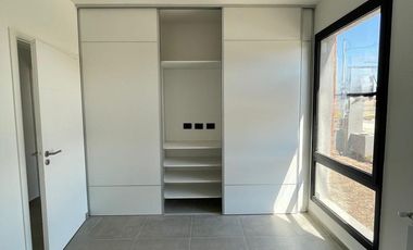 Rincones de Manantiales Casa a estrenar 2 dorm, jardín, galería y cochera pasante