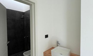 Rincones de Manantiales Casa a estrenar 2 dorm, jardín, galería y cochera pasante