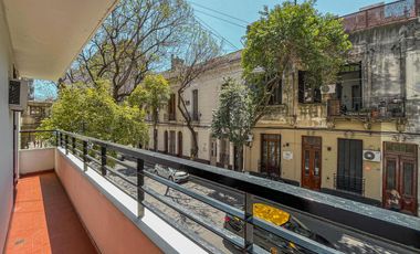 Casa de 3 dormitorios con terraza y quincho a metros de Bv. Oroño