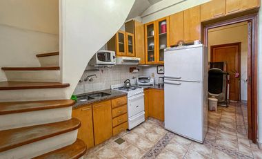 Casa de 3 dormitorios con terraza y quincho a metros de Bv. Oroño