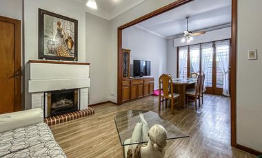 Casa de 3 dormitorios con terraza y quincho a metros de Bv. Oroño