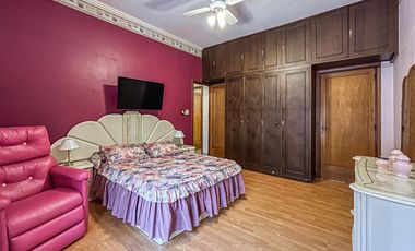 Casa de 3 dormitorios con terraza y quincho a metros de Bv. Oroño