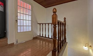 Casa de 3 dormitorios con terraza y quincho a metros de Bv. Oroño