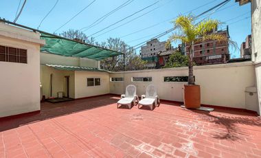 Casa de 3 dormitorios con terraza y quincho a metros de Bv. Oroño