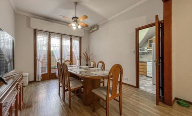 Casa de 3 dormitorios con terraza y quincho a metros de Bv. Oroño