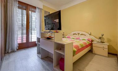 Casa de 3 dormitorios con terraza y quincho a metros de Bv. Oroño