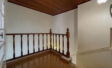 Casa de 3 dormitorios con terraza y quincho a metros de Bv. Oroño