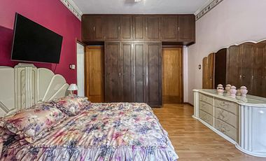 Casa de 3 dormitorios con terraza y quincho a metros de Bv. Oroño