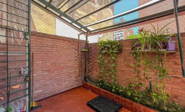 Casa de 3 dormitorios con terraza y quincho a metros de Bv. Oroño