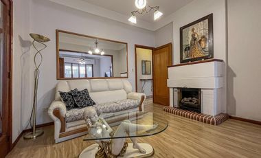 Casa de 3 dormitorios con terraza y quincho a metros de Bv. Oroño