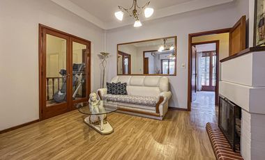 Casa de 3 dormitorios con terraza y quincho a metros de Bv. Oroño