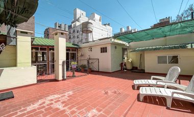 Casa de 3 dormitorios con terraza y quincho a metros de Bv. Oroño