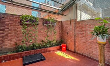 Casa de 3 dormitorios con terraza y quincho a metros de Bv. Oroño