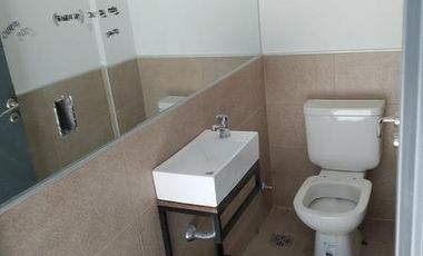 Semipiso 2 amb. c/balcón terraza casi a estrenar