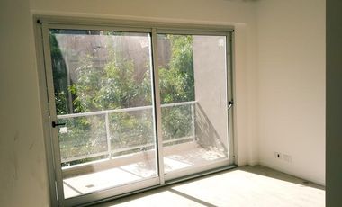 Semipiso 2 amb. c/balcón terraza casi a estrenar