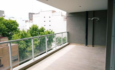 Semipiso 2 amb. c/balcón terraza casi a estrenar