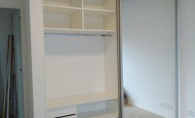 Semipiso 2 amb. c/balcón terraza casi a estrenar