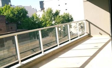 Semipiso 2 amb. c/balcón terraza casi a estrenar