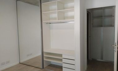 Semipiso 2 amb. c/balcón terraza casi a estrenar