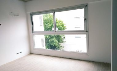 Semipiso 2 amb. c/balcón terraza casi a estrenar