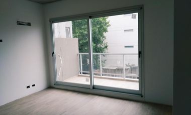 Semipiso 2 amb. c/balcón terraza casi a estrenar