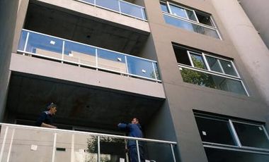 Semipiso 2 amb. c/balcón terraza casi a estrenar