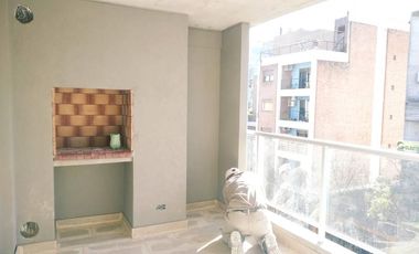 Semipiso 2 amb. c/balcón terraza casi a estrenar