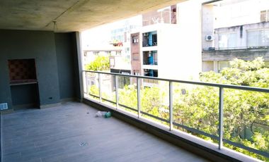 Semipiso 2 amb. c/balcón terraza casi a estrenar