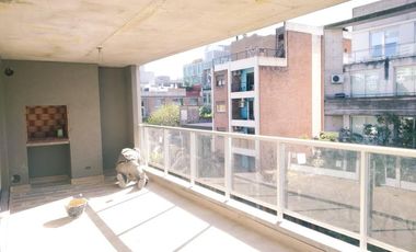 Semipiso 2 amb. c/balcón terraza casi a estrenar