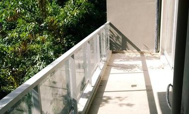 Semipiso 2 amb. c/balcón terraza casi a estrenar